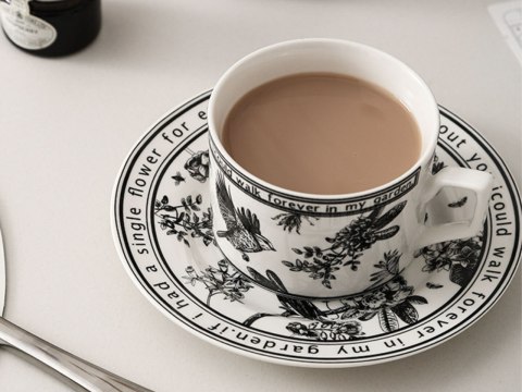 Filiżanka ze spodkiem