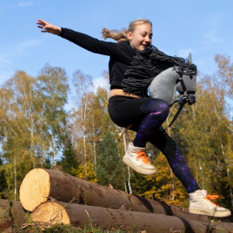 Skippi hobby horse z kantarem wodzami koń A3 duży Skippi hobby horse z kantarem wodzami koń A3 duży