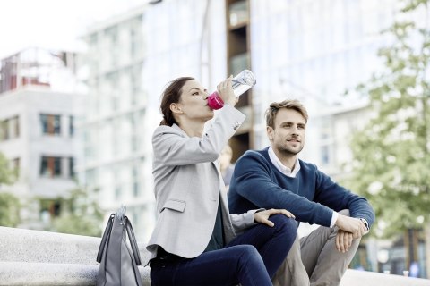 Butelka filtrująca Brita Fill&Go różówa + 4 filtry MicroDisc Butelka filtrująca Brita Fill&Go różówa + 4 filtry MicroDisc