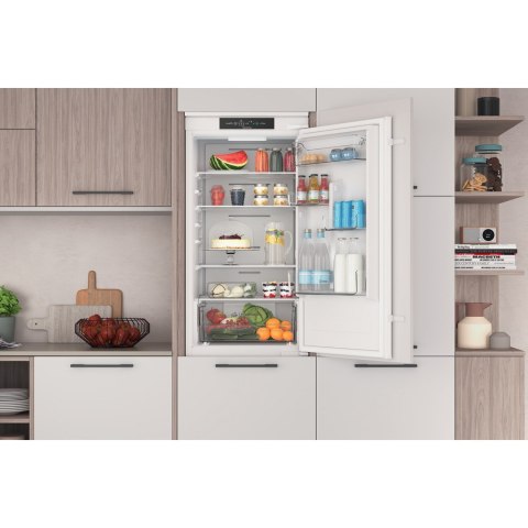 Chłodziarko-zamrażarka INDESIT INC18 T311 Total No Frost Chłodziarko-zamrażarka INDESIT INC18 T311 Total No Frost