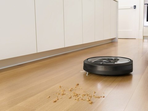 Robot sprzątający iRobot Roomba i7 (WYPRZEDAŻ) Robot sprzątający iRobot Roomba i7 (WYPRZEDAŻ)