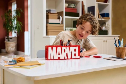 LEGO MARVEL SUPER HEROES 76313 Logo MARVEL z minifigurkami