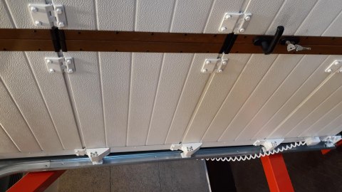 Brama garażowa segmentowa Jarmex z napędem DEA (Wymiar: 2050x3000mm) Brama garażowa segmentowa Jarmex z napędem DEA (Wymiar: 2050x3000mm)